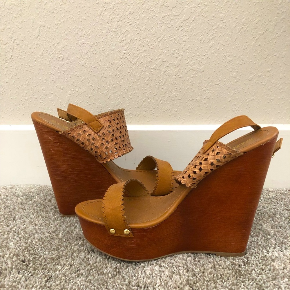 Tan summer wedges!